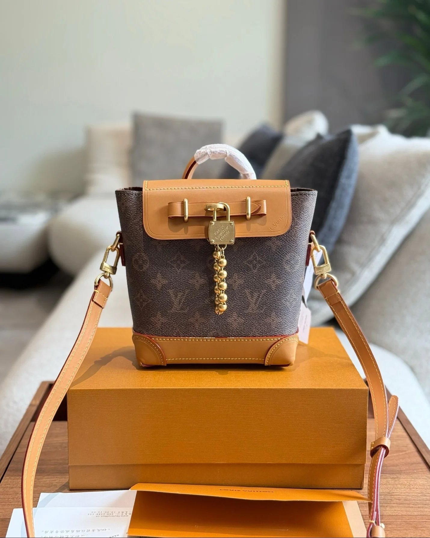 Men's Chain Lock Crossbody Bag