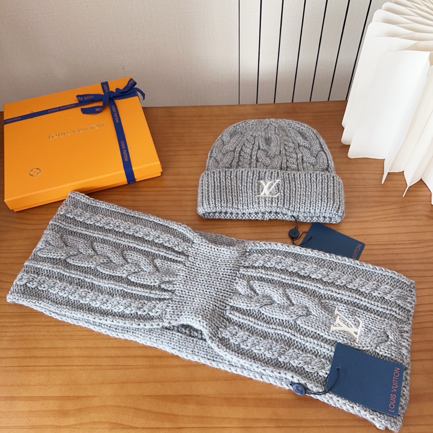 Embroidered knitted scarf and hat sett