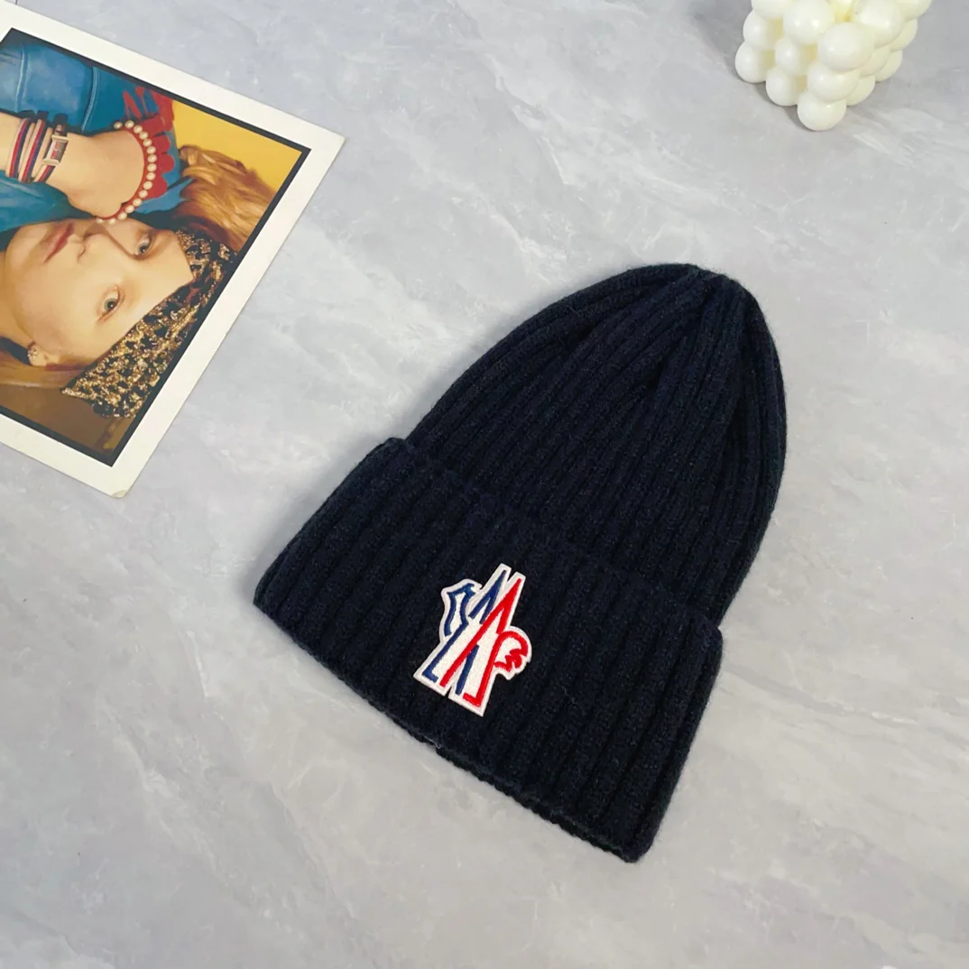 Embroidered cashmere knitted hat