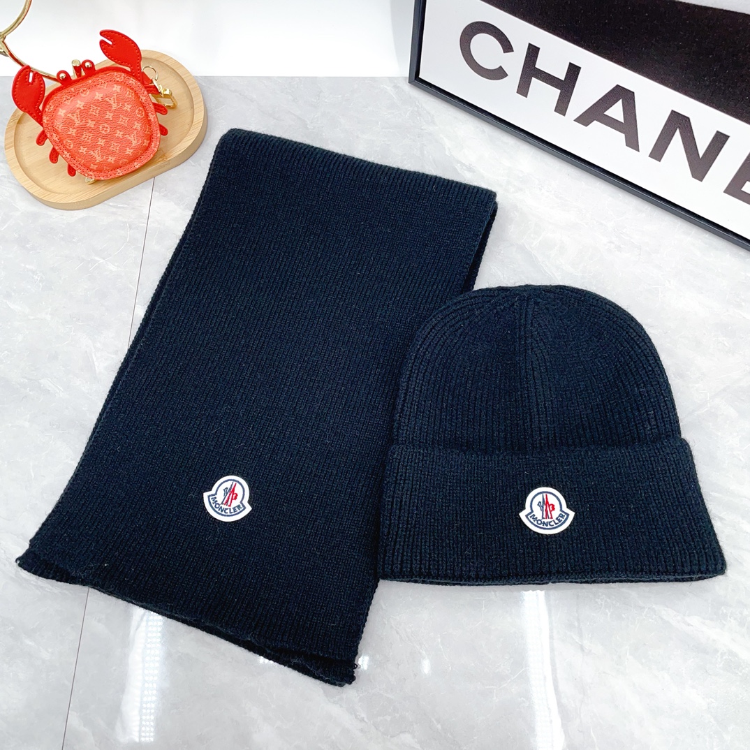 Embroidered knitted scarf and hat set