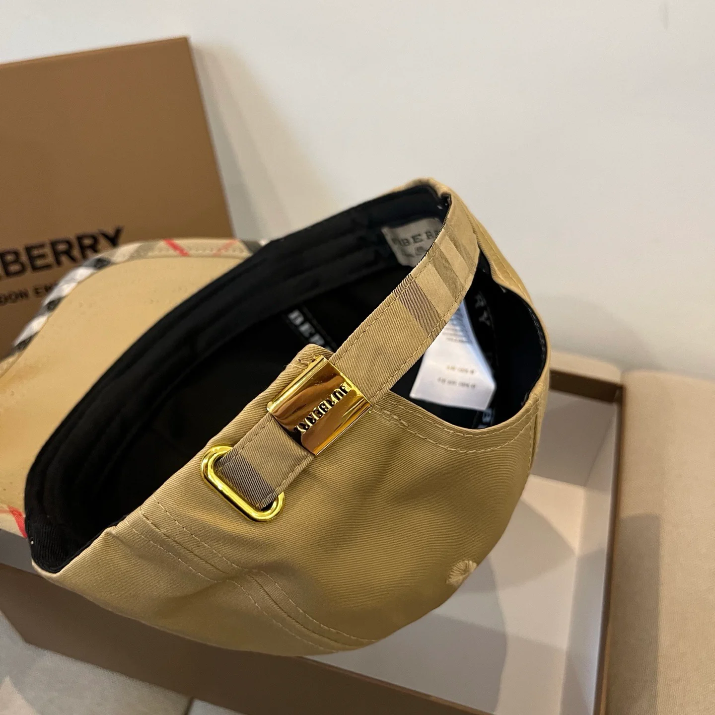 Plaid embroidered baseball cap