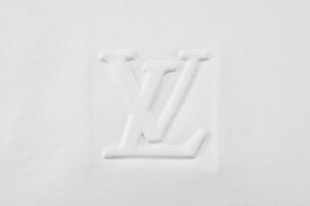 Embossed cotton long-sleeved T-shirt