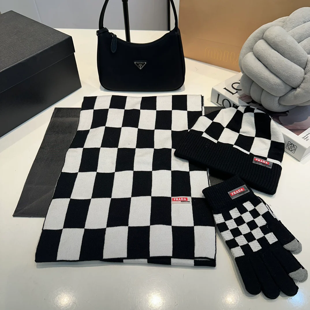 Grid knitted scarf hat gloves set