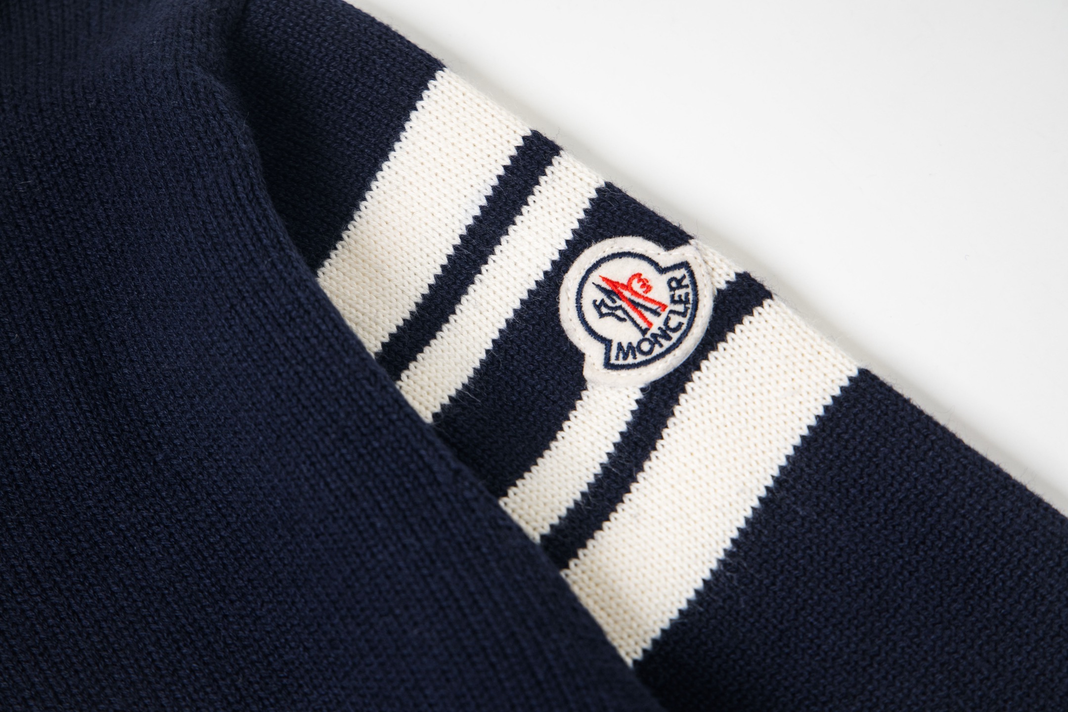 Embroidered cashmere knitted sweater