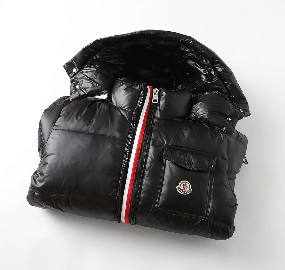 Pocket hooded down jacket