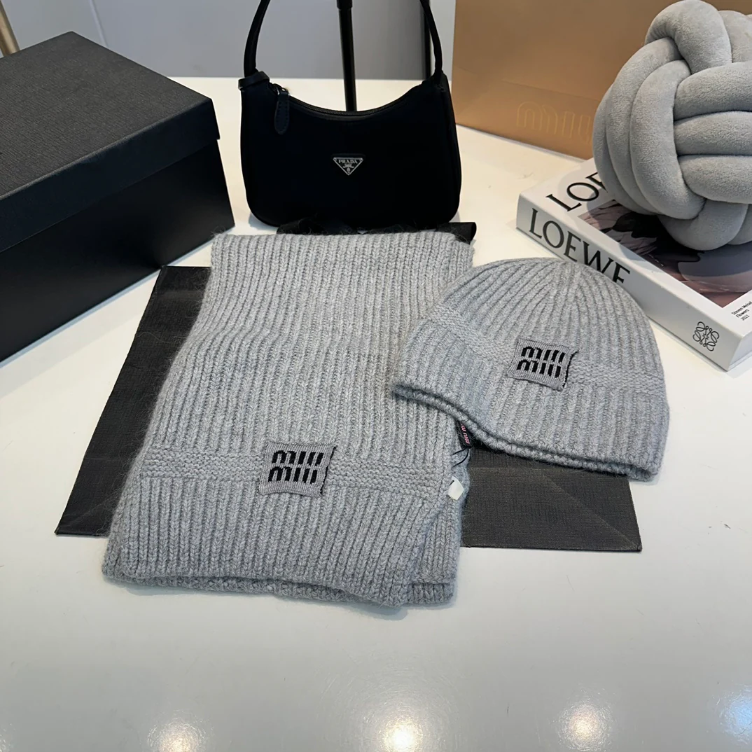 Jacquard knit scarf and hat set