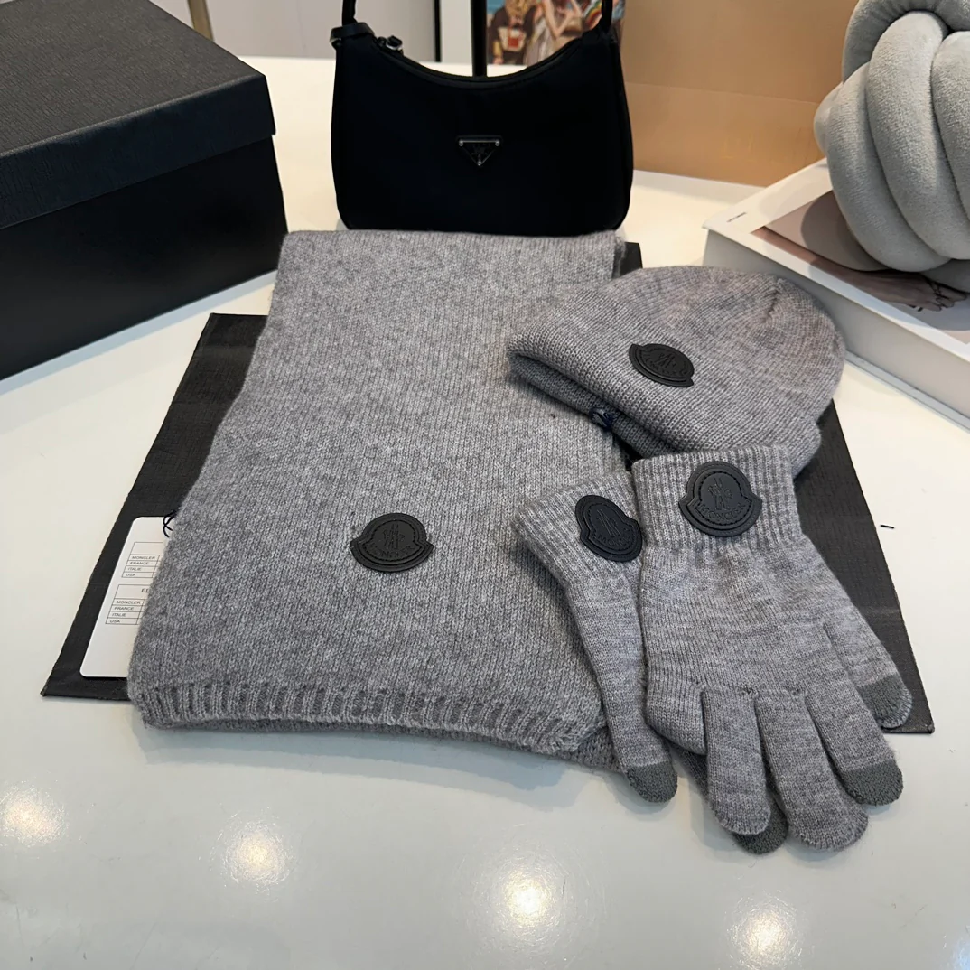 Leather label knitted scarf hat gloves set