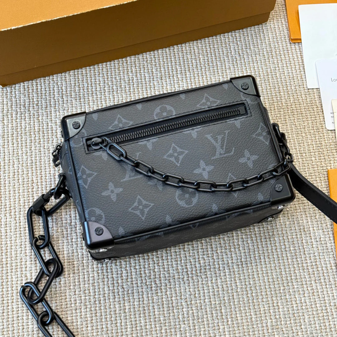 Men's Embossed Crossbody Chain Bag