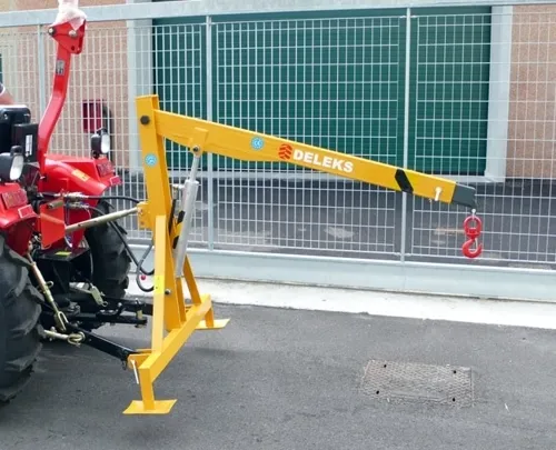 Hydraulic Crane For Compact Tractors - DELEKS&reg; - Arm can be extended in three steps.