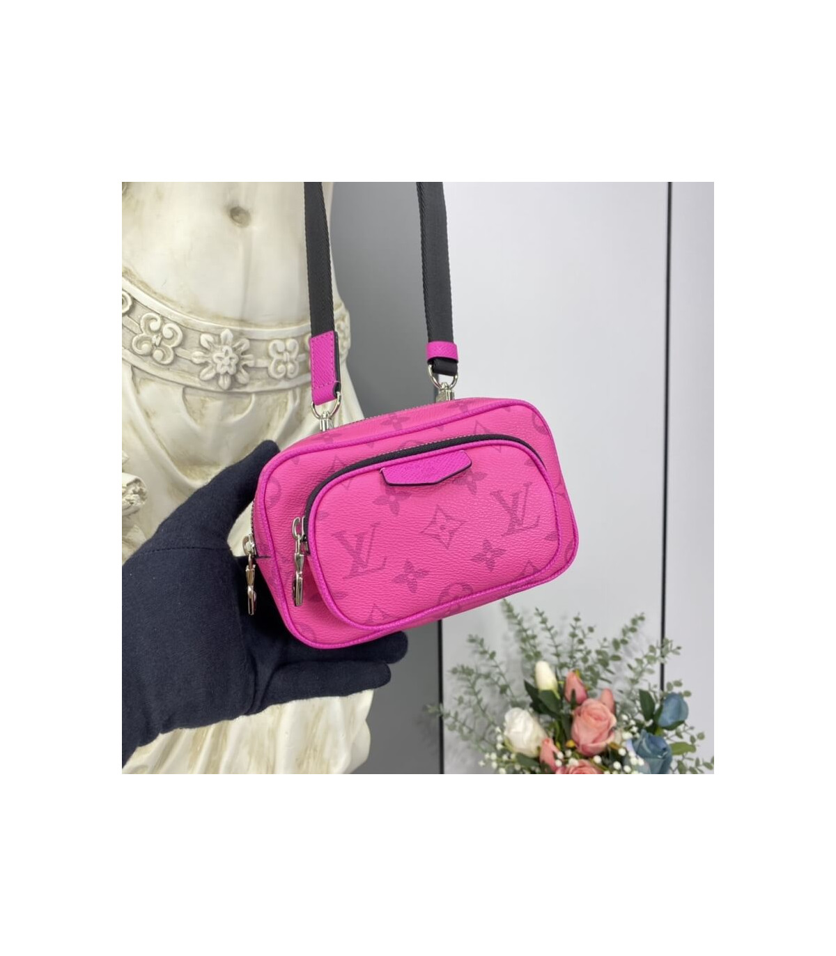 Louis Vuitton Outdoor Pouch Rosy