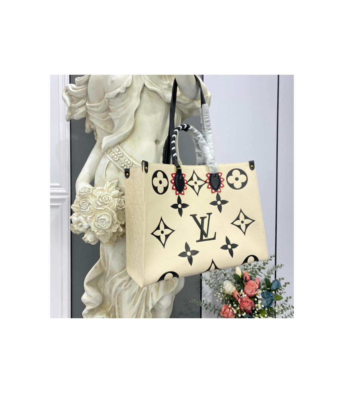 Louis Vuitton LV Crafty OnTheGo GM Creme/Black
