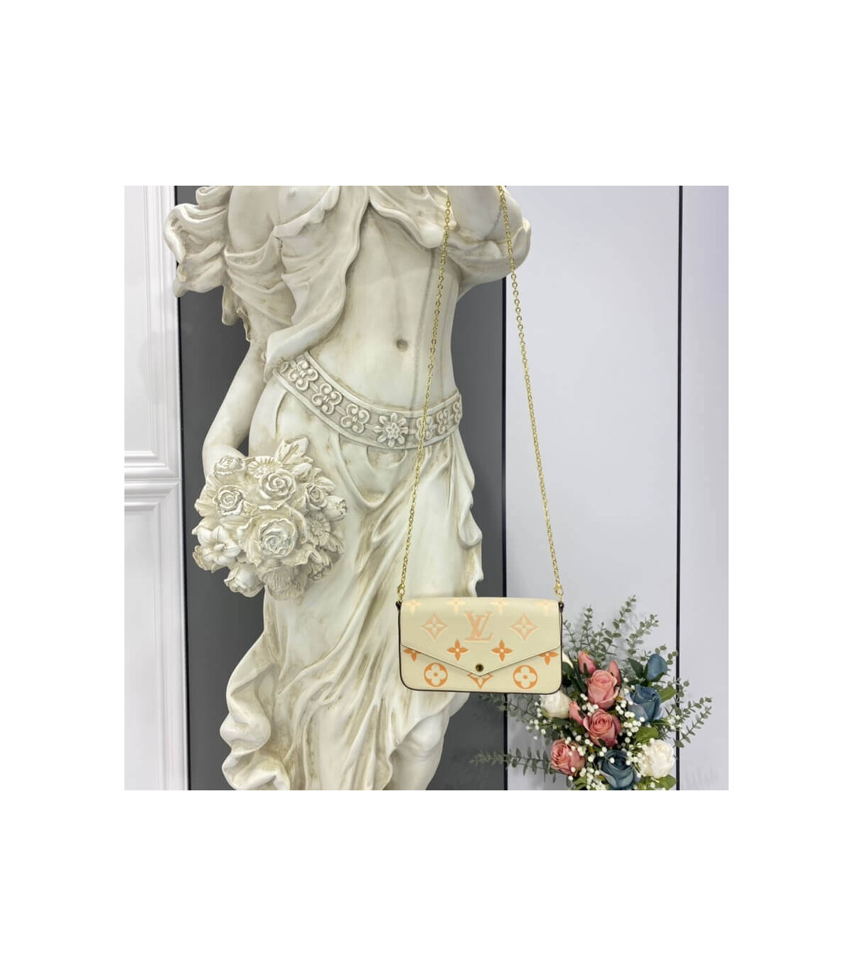 Louis Vuitton F茅licie Pochette Cream / Saffron